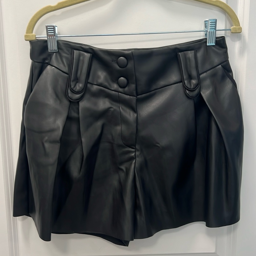 NWT Aqua from Bloomingdales pleated pleather shorts. Size Medium.